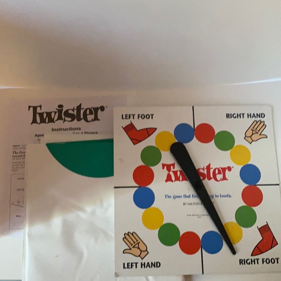 Twister “The game that ties you up in knots” - Picture 2 of 2